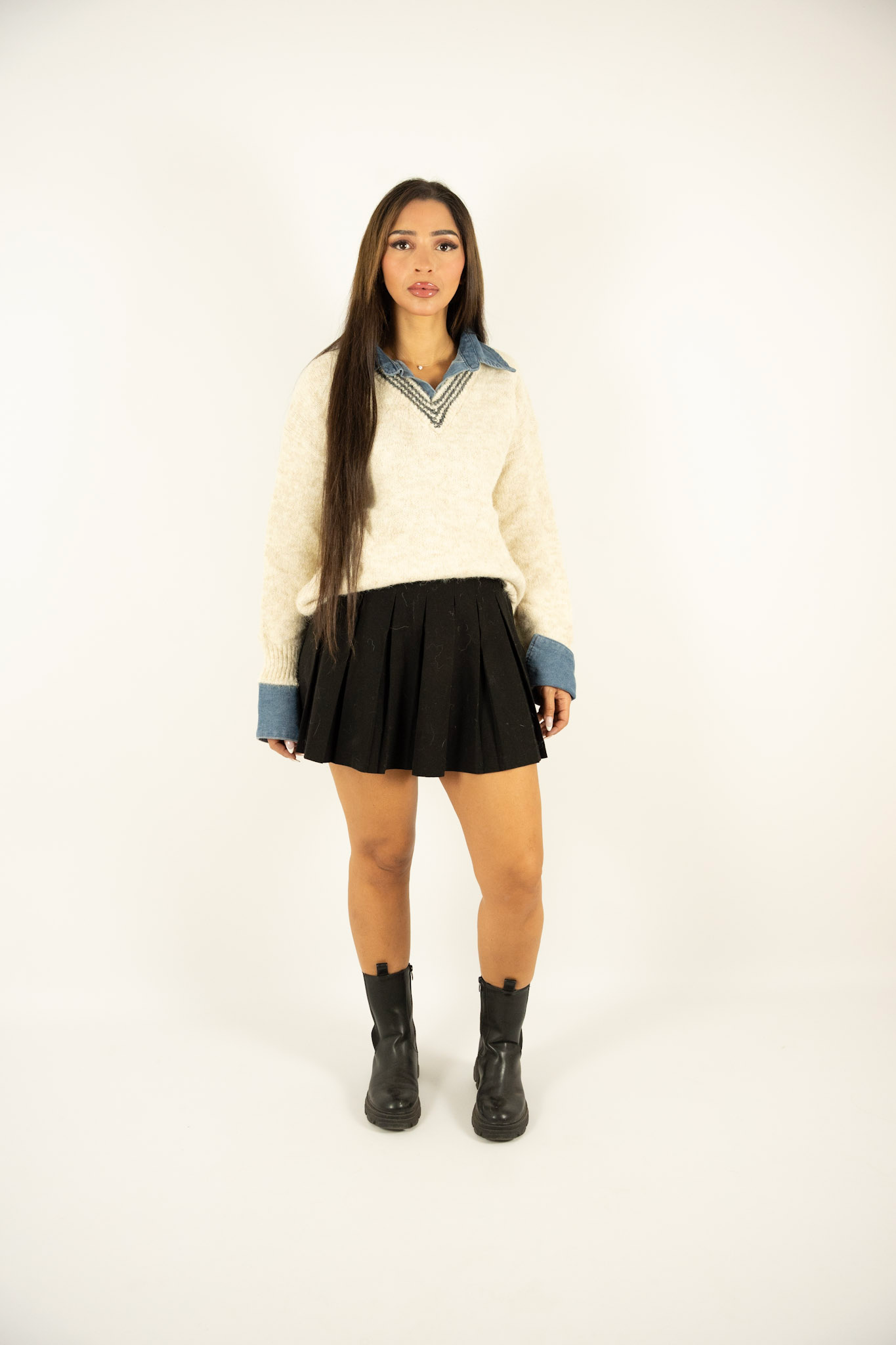 Pull col V crème – Détails jean